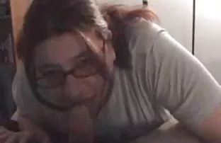 XXX Rigidly તેના fucked નોકરડી બાથરૂમમાં