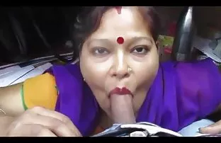XXX એક યુવાન અને એક ઉગાડવામાં માણસ