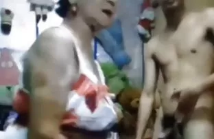 XXX પત્ની શરૂ થાય ધીમેધીમે બંધ jerking