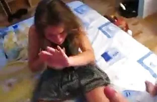 XXX તોફાની પ્રેમાળ કિટ્ટી ભજવે સામે વેબકેમ