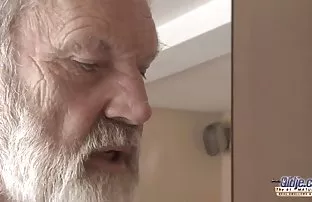 XXX મહાન સેક્સ સાથે એક મોહક જુલિયા