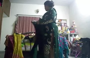 XXX જાયે ઉનાળો માં leggings અને વેધન પર ભોસ ચુત