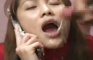 XXX Horny પતિ Fucks રસોડામાં તેના સુંદર પત્ની