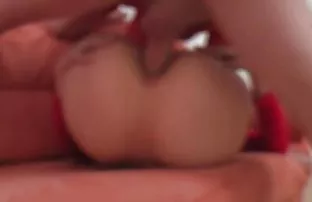 XXX Plunges નકલી લોડો તેના જુવાન ભોસ ચુત