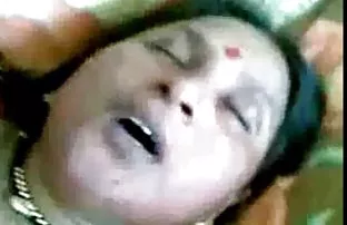 XXX સોનેરી એક અજાણી વ્યક્તિ સાથે આ cabanas
